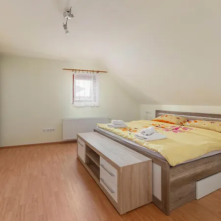Pr' Kavac Apartment